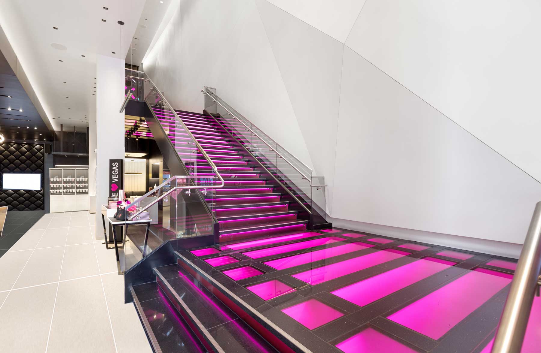 T-Mobile opens nightclub-esque retail store in Las Vegas with juice bar,  Alexa, VR, and more – GeekWire